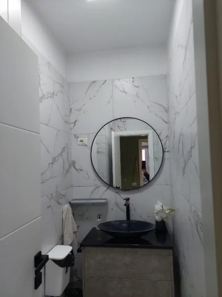 Tirane, jepet me qera apartament 3+1+Ballkon Kati 3, 1.000 € (RRUGA E DIBRES)