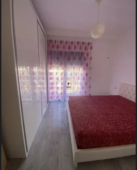 Tirane, jepet me qera apartament 2+1 Kati 3, 100 m² 750 € (PAZARI I RI)
