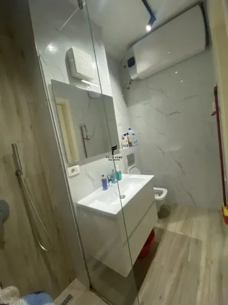 Tirane, jepet me qera apartament 2+1 Kati 3, 100 m² 750 € (PAZARI I RI)