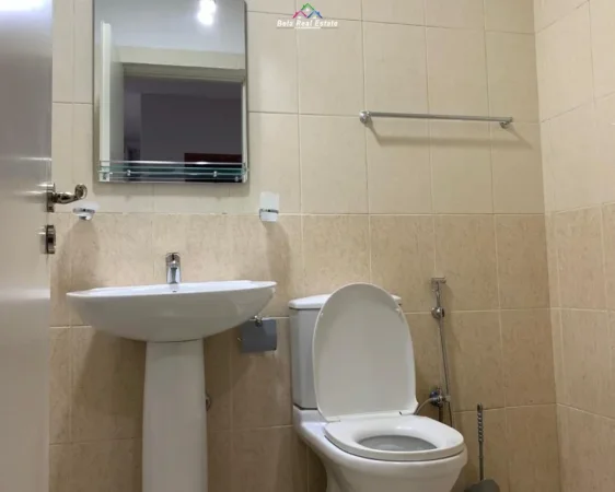 Tirane, jepet me qera apartament 1+1+Ballkon Kati 5, 65 m² 605 € (rruga e kavajes)