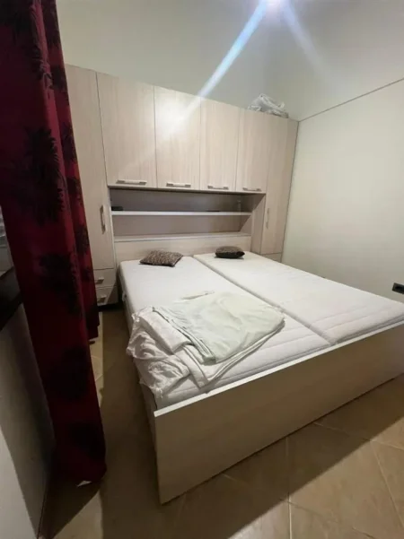 Tirane, jepet me qera shtepi 1 Katshe Kati 1, 65 m² 350 € (Rruga Shote Galica)
