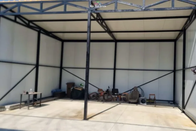 Tirane, jepet me qera magazine Kati 0, 50 m² 525 € (kamez)