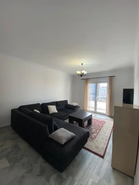 Tirane, jepet me qera apartament 2+1 Kati 6, 100 m² 600 € (Laprake)
