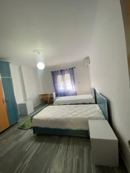 Tirane, jepet me qera apartament 2+1 Kati 6, 100 m² 600 € (Laprake)