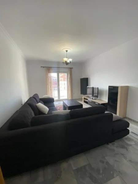 Tirane, jepet me qera apartament 2+1 Kati 6, 100 m² 600 € (Laprake)