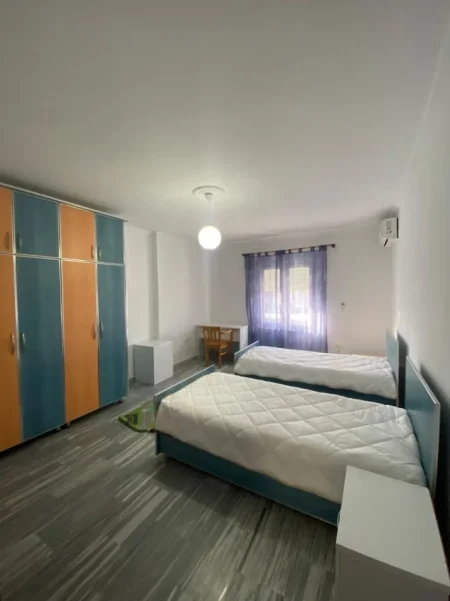 Tirane, jepet me qera apartament 2+1 Kati 6, 100 m² 600 € (Laprake)