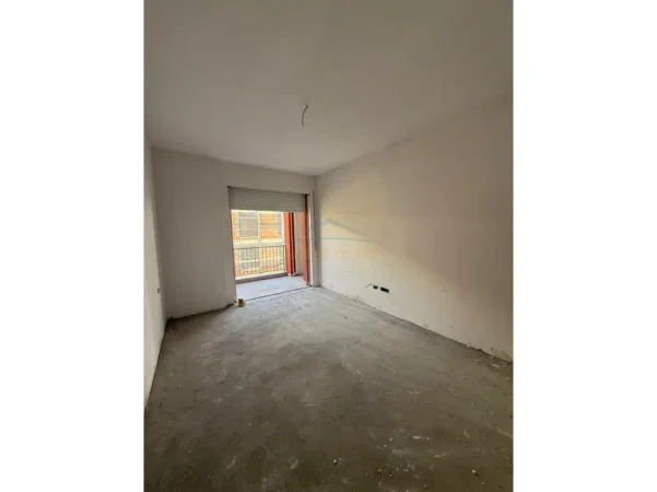 Tirane, shitet apartament 1+1 Kati 5, 64 m² 83.174 € (Paskuqan)