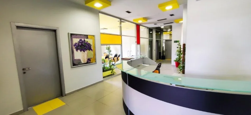 Tirane, jepet me qera dyqan Kati 3, 920 m² 18.000 € (RRUGA E KAVAJES)