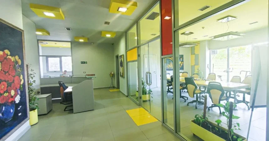 Tirane, jepet me qera dyqan Kati 3, 920 m² 18.000 € (RRUGA E KAVAJES)