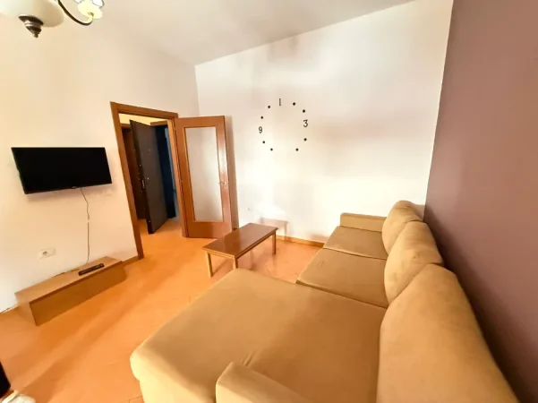Tirane, jepet me qera apartament 1+1 Kati 1, 70 m² 575€ (Rruga e elbasanit)