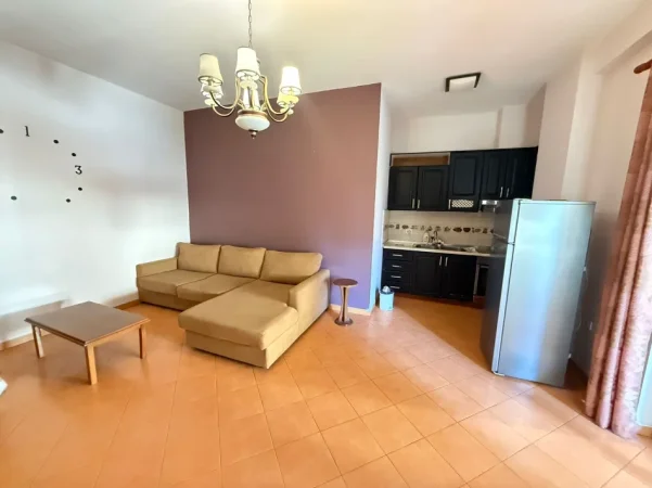 Tirane, jepet me qera apartament 1+1 Kati 1, 70 m² 575€ (Rruga e elbasanit)
