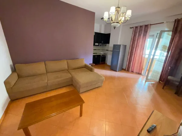 Tirane, jepet me qera apartament 1+1 Kati 1, 70 m² 575€ (Rruga e elbasanit)