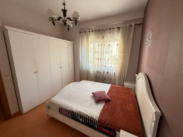 Tirane, jepet me qera apartament 1+1 Kati 1, 70 m² 575€ (Rruga e elbasanit)