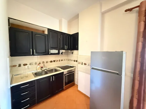 Tirane, jepet me qera apartament 1+1 Kati 1, 70 m² 575€ (Rruga e elbasanit)