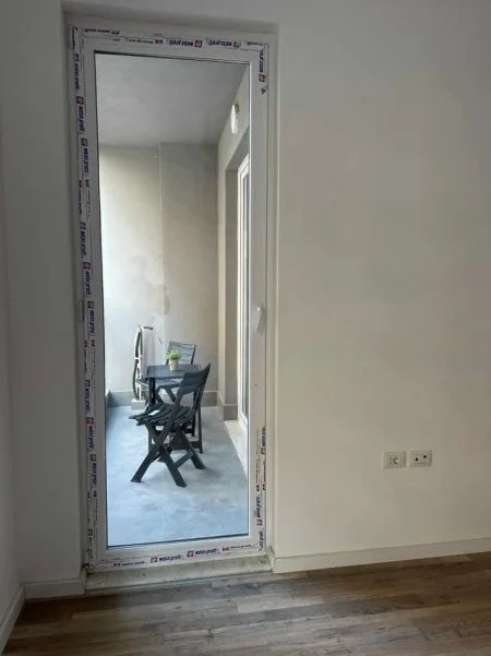 Tirane, jepet me qera zyre Kati 1, 65 m² 470 € (Rruga Gryka e Kacanikut)