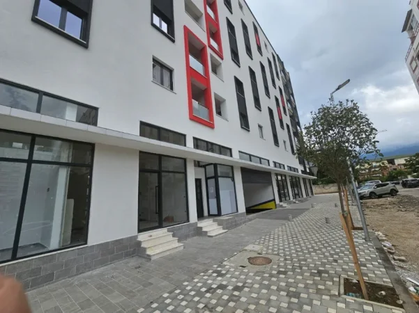 Shqiperi, jepet me qera ambjent biznesi Kati 0, 600 m² 6.000 € (BULEVARDI RI)