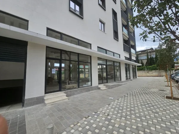 Shqiperi, jepet me qera ambjent biznesi Kati 0, 600 m² 6.000 € (BULEVARDI RI)