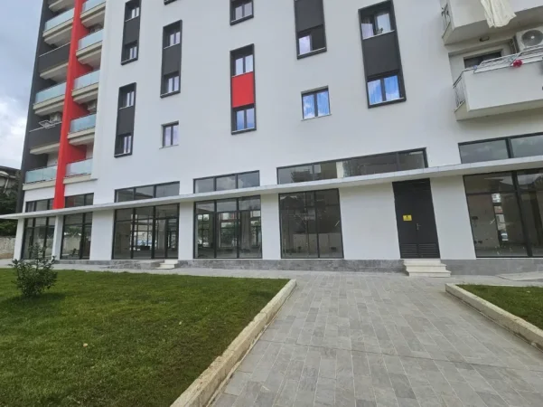 Shqiperi, jepet me qera ambjent biznesi Kati 0, 600 m² 6.000 € (BULEVARDI RI)