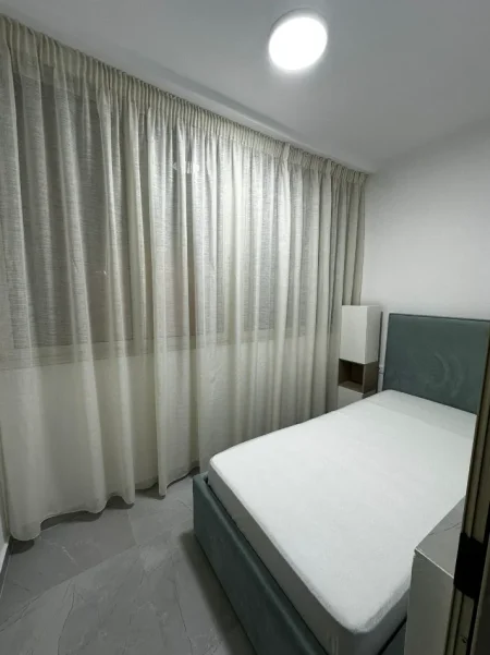 Tirane, jepet me qera apartament 2+1+Ballkon Kati 1, 75 m² 600 € (BULEVARDI ZOGU I PARE)