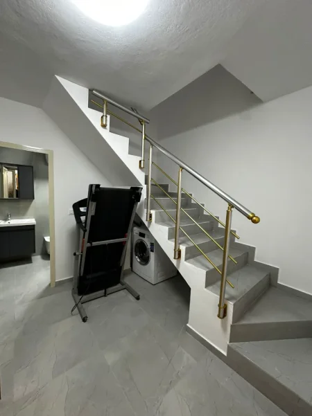 Tirane, jepet me qera apartament 2+1+Ballkon Kati 1, 75 m² 600 € (BULEVARDI ZOGU I PARE)