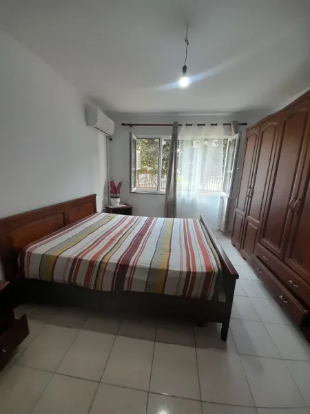 Tirane, jepet me qera apartament 2+1+2 Tualete, Kati 1 banim, 90 m² 500 € (Prane Shkolles Aleks Buda, Laprake, Tirane.)
