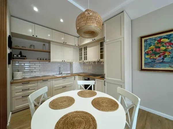 Tirane, jepet me qera apartament 2+1+Ballkon Kati 7, 96 m² 1.200 € (rruga e kavajes)