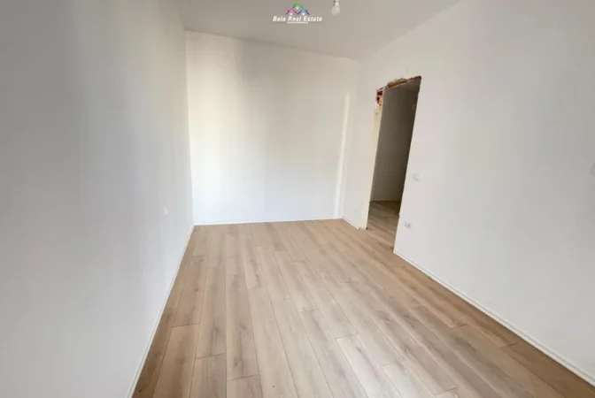 Tirane, jepet me qera zyre Kati 2, 53 m² 800 € (Rruga Tish Dahia)