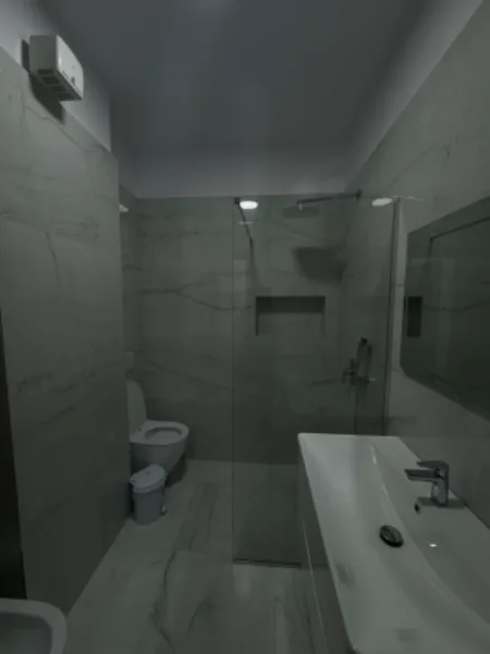 Tirane, jepet me qera apartament 1+1 Kati 3, 70 m² 520 € (Rruga Bill Klinton)