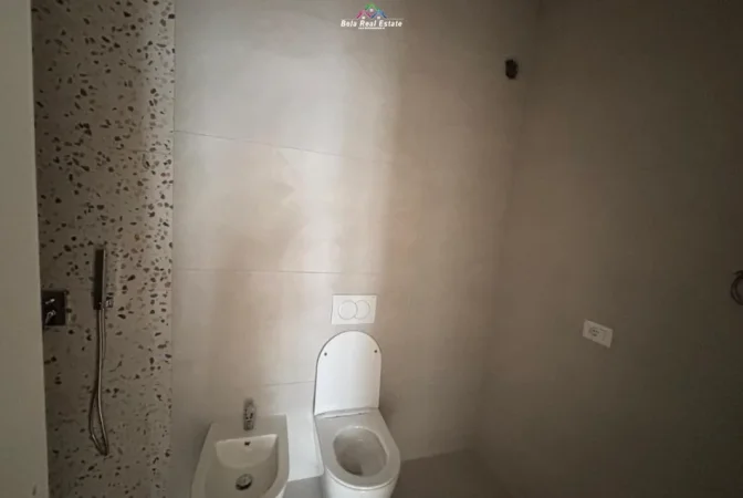 Tirane, jepet me qera zyre Kati 5, 100 m² 1.040 € (Rruga Anton Lufi)