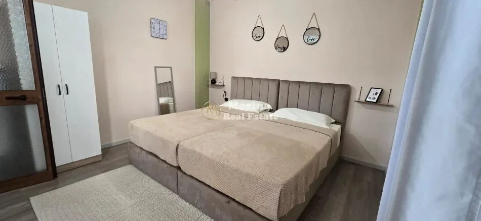 Tirane, jepet me qera apartament 1+1 Kati 1, 65 m² 490 € (Rruga e Durresit)