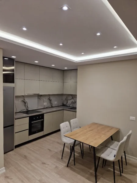 Tirane, jepet me qera apartament 2+1+Ballkon Kati 5, 95 m² 500 € (Rruga Zagoria , Yzberisht)