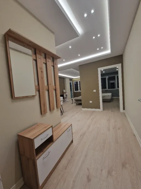 Tirane, jepet me qera apartament 2+1+Ballkon Kati 5, 95 m² 500 € (Rruga Zagoria , Yzberisht)