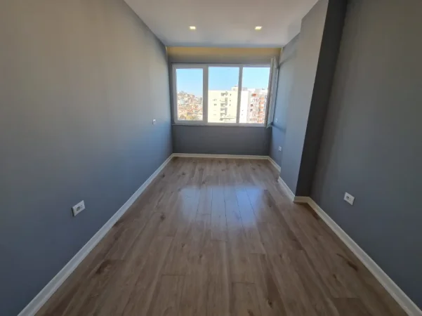 Tirane, jepet me qera apartament 2+1+Ballkon Kati 5, 95 m² 500 € (Rruga Zagoria , Yzberisht)