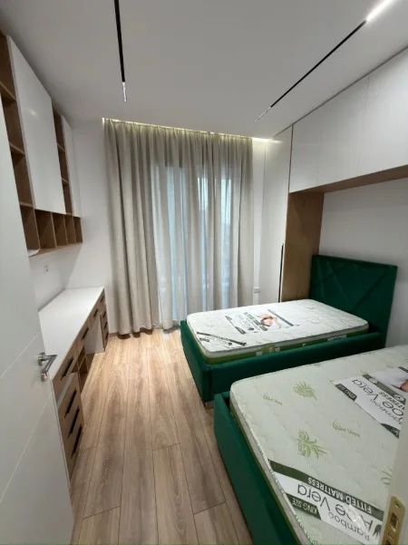 Tirane, jepet me qera apartament 2+1+Ballkon , 100 m² 1.200 € (Komuna e Parisit)