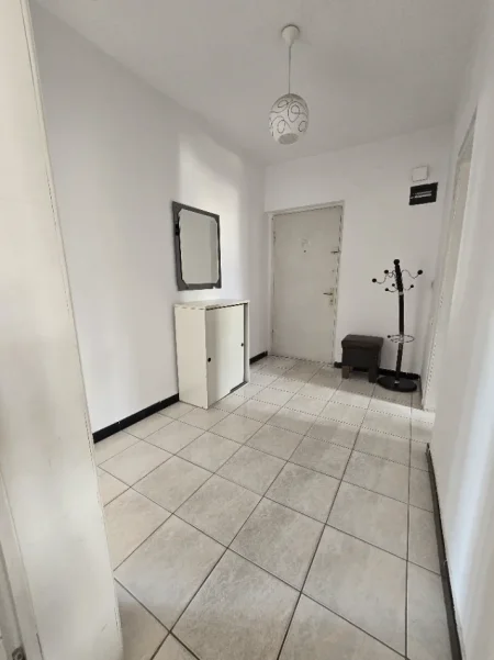 Tirane, shitet apartament 1+1 Kati 5, 52 m² 112.000 € (Kryqezimi i Brrylit)