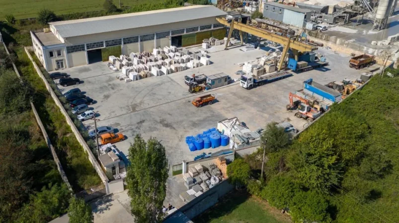 Tirane, shitet ambjent biznesi Kati 2, 5.600 m² 2.200.000 € 