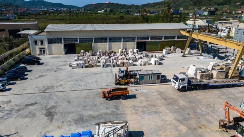 Tirane, shitet ambjent biznesi Kati 2, 5.600 m² 2.200.000 € 