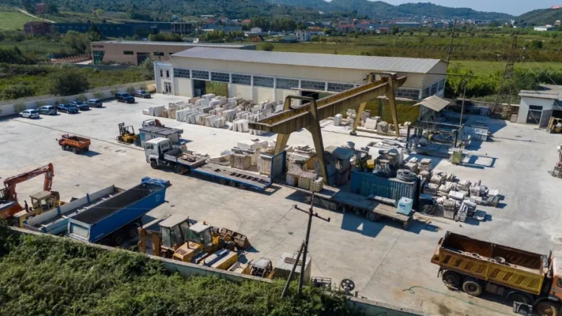 Tirane, shitet ambjent biznesi Kati 2, 5.600 m² 2.200.000 € 