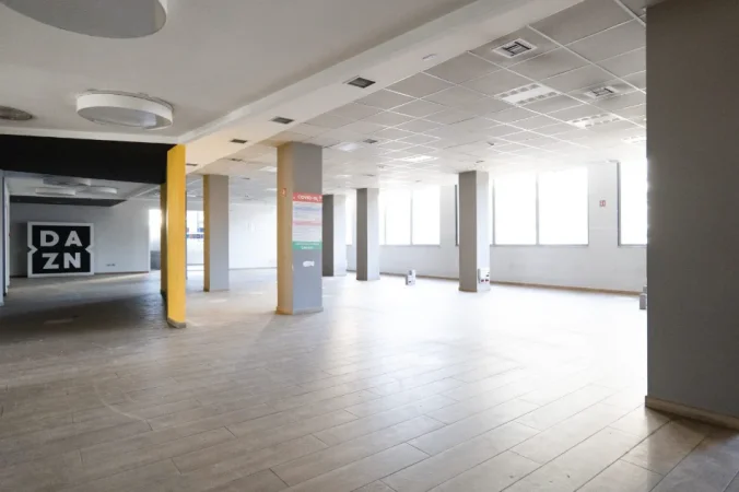 Tirane, jepet me qera zyre Kati 1, 1.530 m² 15.300 € (RRUGA ALI DEMI)