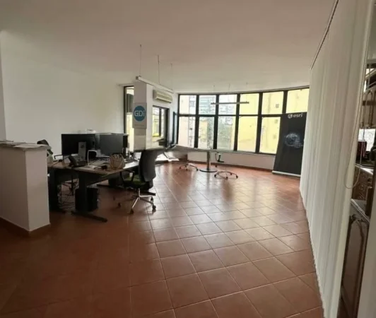 Tirane, jepet me qera apartament 2+1+Ballkon Kati 4, 115 m² 900 € (Sami Frasheri)