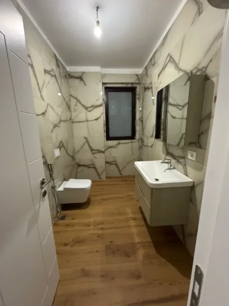 Tirane, shitet apartament 2+1+Ballkon Kati 6, 94 m² 280.000 € (PRANE SPITALIT GJERMAN)