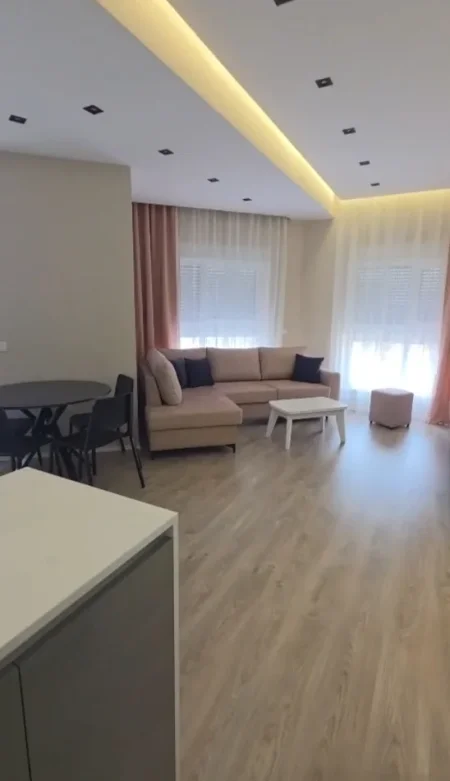 Kompleksi Mangalem, jap  2+1 te mobiluar, 50000 Leke/muaji(i panegociueshem)