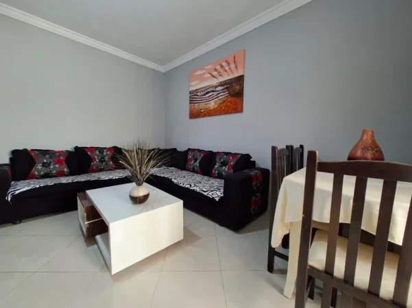 🏠 Me Qera: Kt.1 i një Vile 1+1 (📍Xhamllik - 500 m nga Venue Pas Profarmës) Hera e parë me qera || Oborr Privat ✨️  45,000 lekë / Muaji 💶