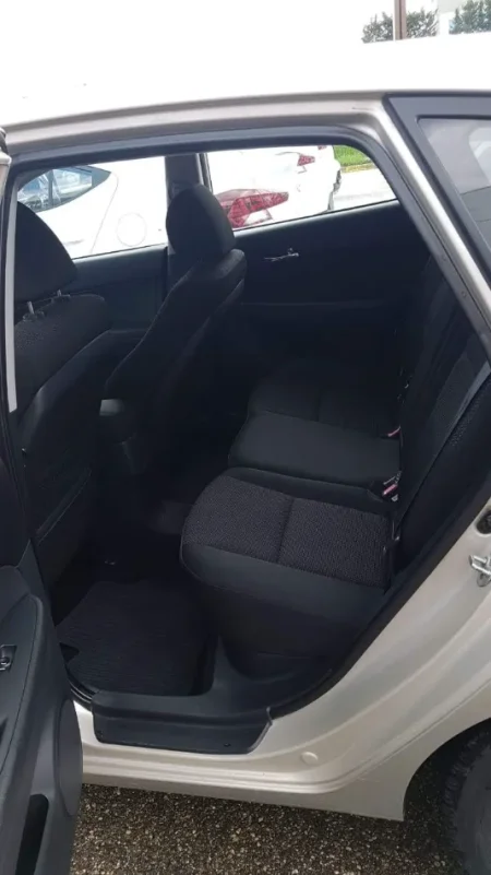 Tirane, shes makine Hyundai i30 Nafte, bezhë automatik Kondicioner 200.000 km 5.500 €