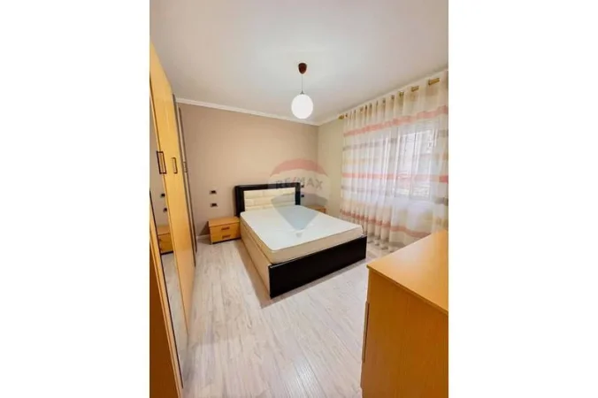 Tirane, jepet me qera apartament , 75 m² 900 € 