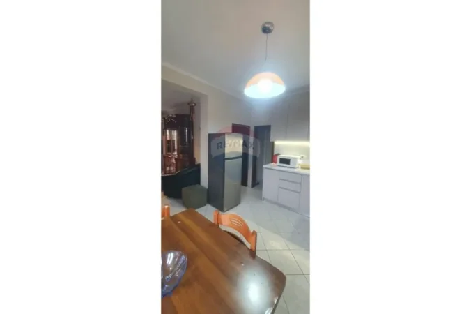 Tirane, jepet me qera apartament , 100 m² 624 € 