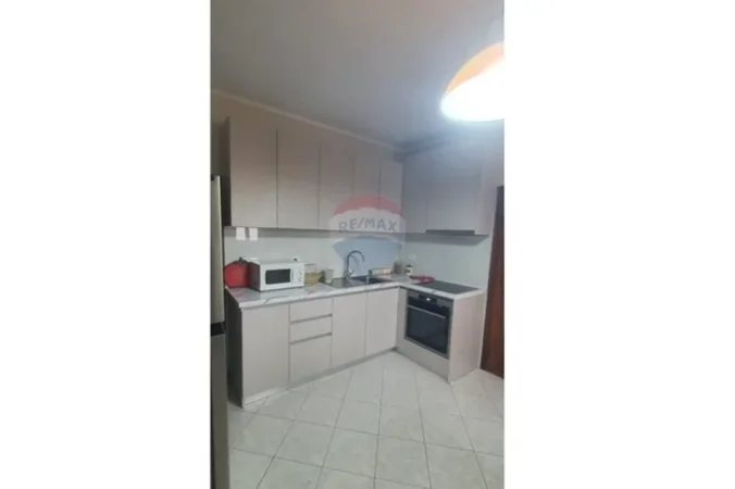 Tirane, jepet me qera apartament , 100 m² 624 € 