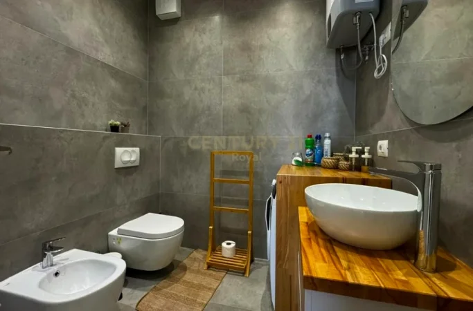Tirane, jepet me qera apartament 2+1 Kati 7, 99 m² 1.200 € (21 Dhjetori)