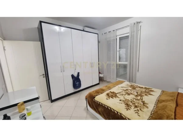 Tirane, jepet me qera apartament 1+1 Kati 1, 500 m² 450 € (21 dhjetori rruga sali butka)