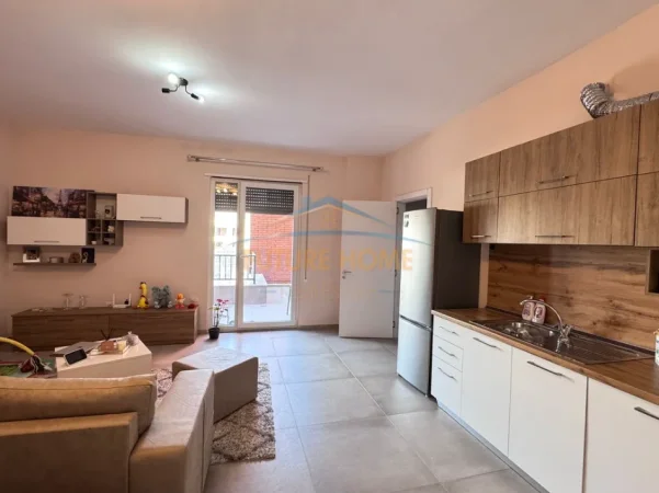 Tirane, jepet me qera apartament 1+1 Kati 5, 70 m² 400 € (Paskuqan)